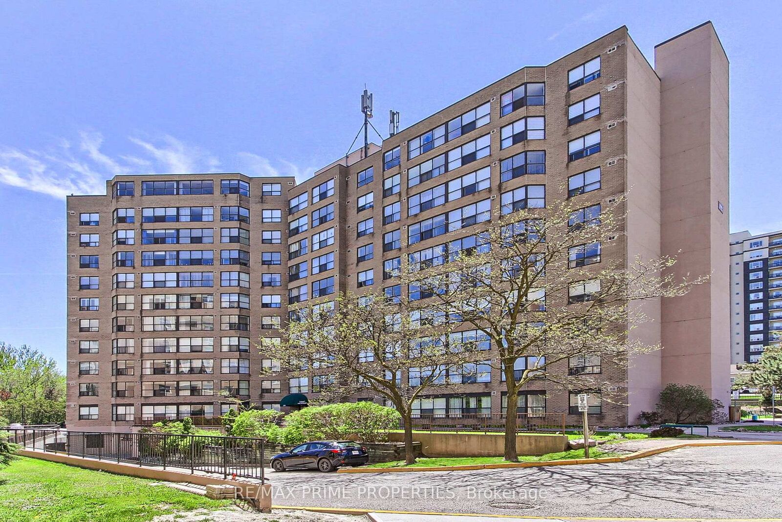 Property Photo: 250 Davis Drive 603 ON L3Y 7T7