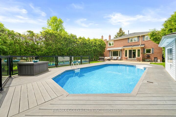 122 Barr Crescent — photo 1