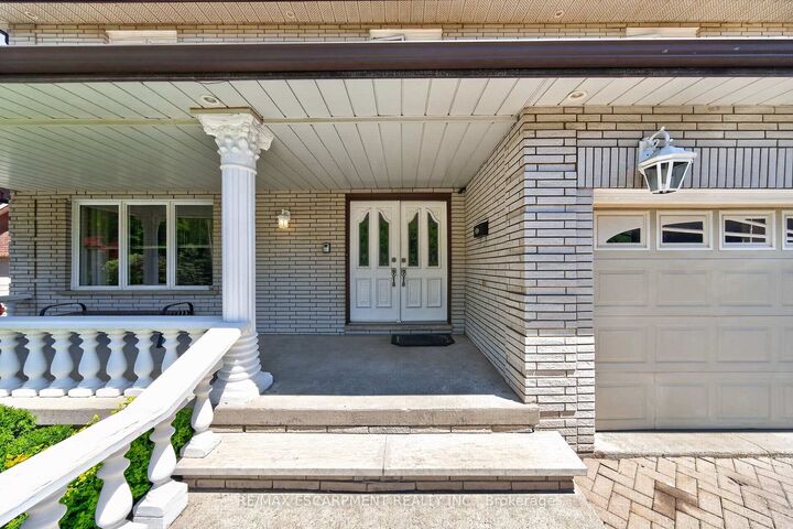 Property Photo: 10 Skye Court ON L8G 4R6