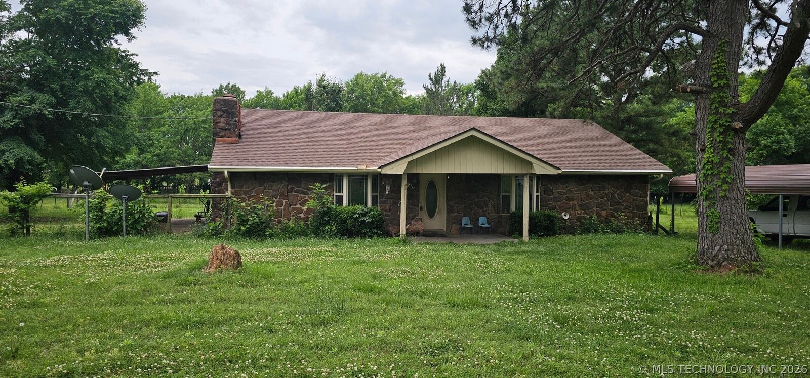 Property Photo:  469958 E 1099 Road  OK 74948 
