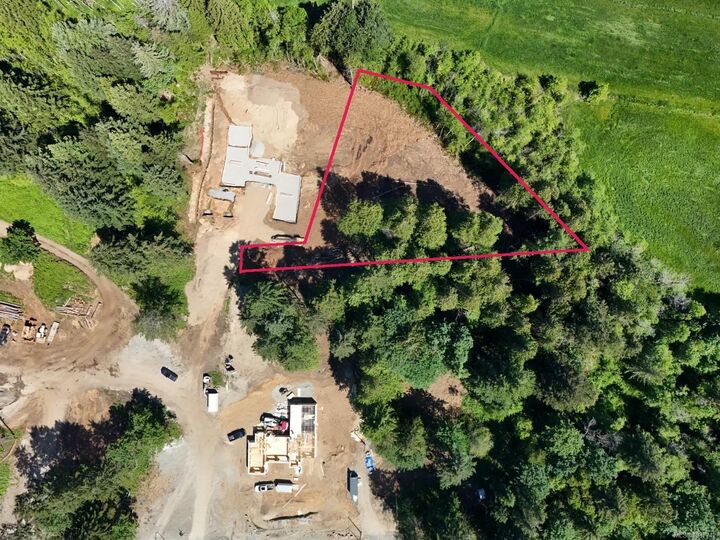 Property Photo: 2560 Stobart Rd BC V9R 6W5