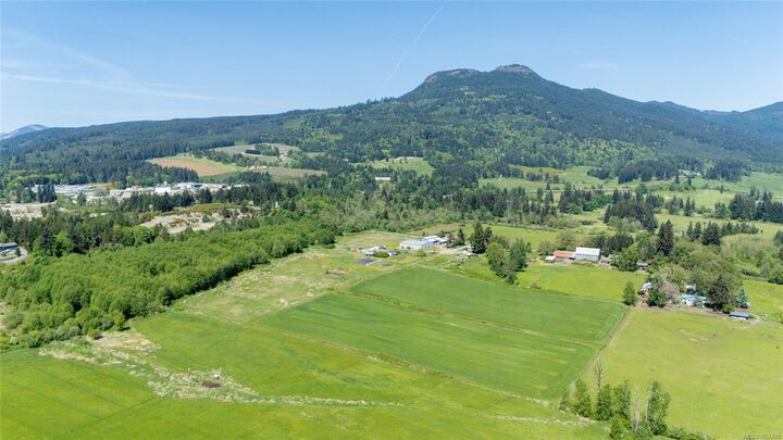 Property Photo: 3504 Drinkwater Rd BC V9L 5Z2