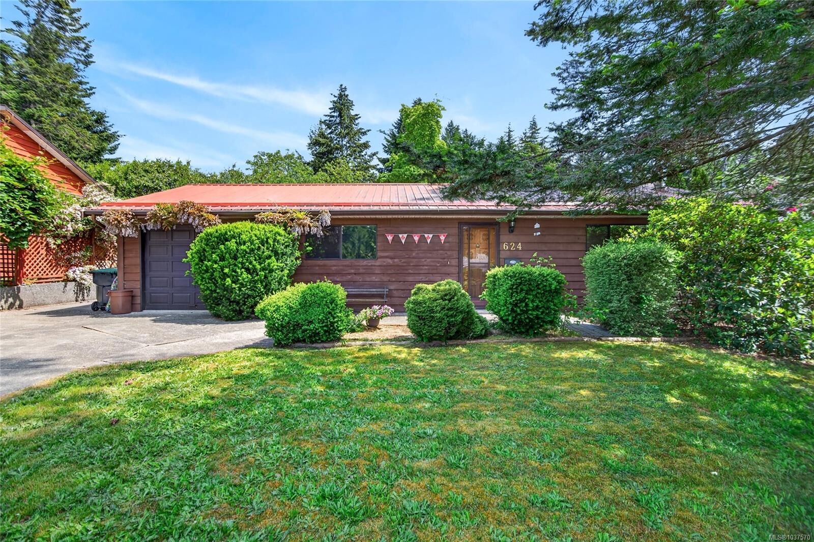 Property Photo: 624 Totem Cres BC V9M 3J3