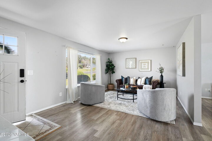 Property Photo: 507 N 77th Ave WA 98908
