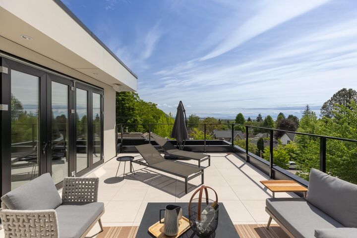 Property Photo: 5061 Blenheim Street 2 BC V6N 1N6