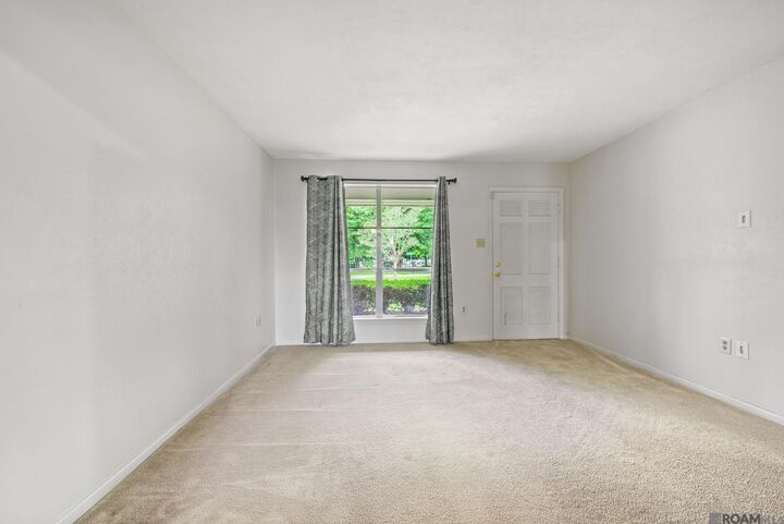 Property Photo:  217 E Bolivar Dr  LA 70819 