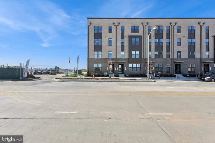 Property Photo:  128 B Locke St Mews 2029  MD 21230 
