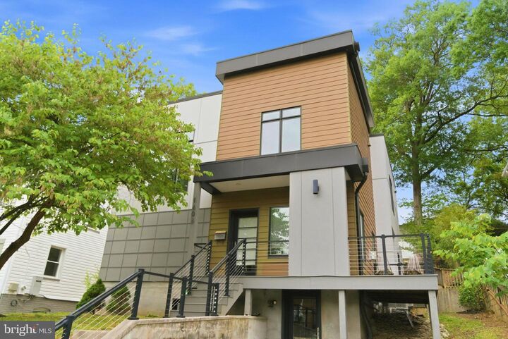 Property Photo:  1408 N Powhatan Street N  VA 22205 