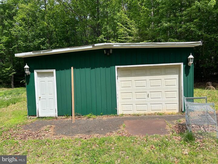 Property Photo: 5891 Anthoney Drive VA 22193