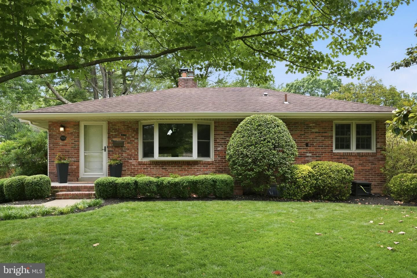 Property Photo: 7914 Bainbridge Road VA 22308