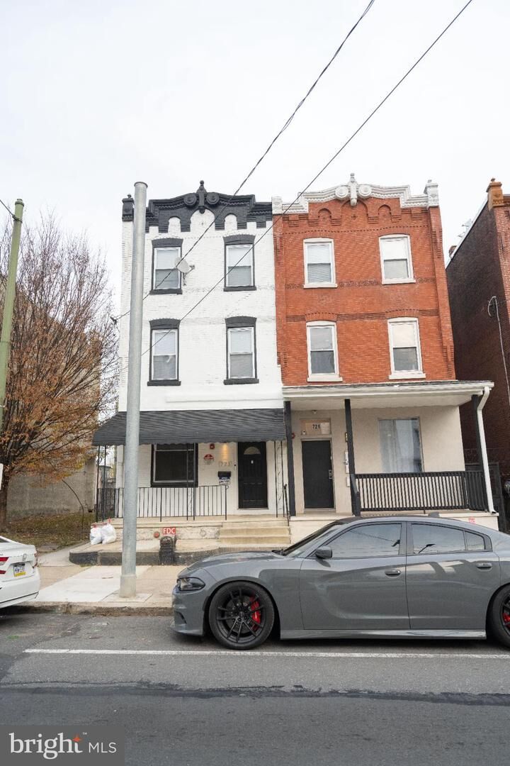 Property Photo:  