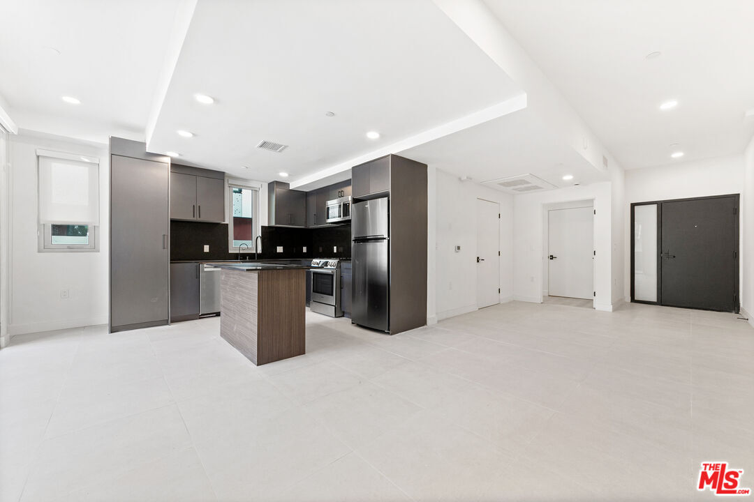 Property Photo: 1257 N Sweetzer Ave CA 90069