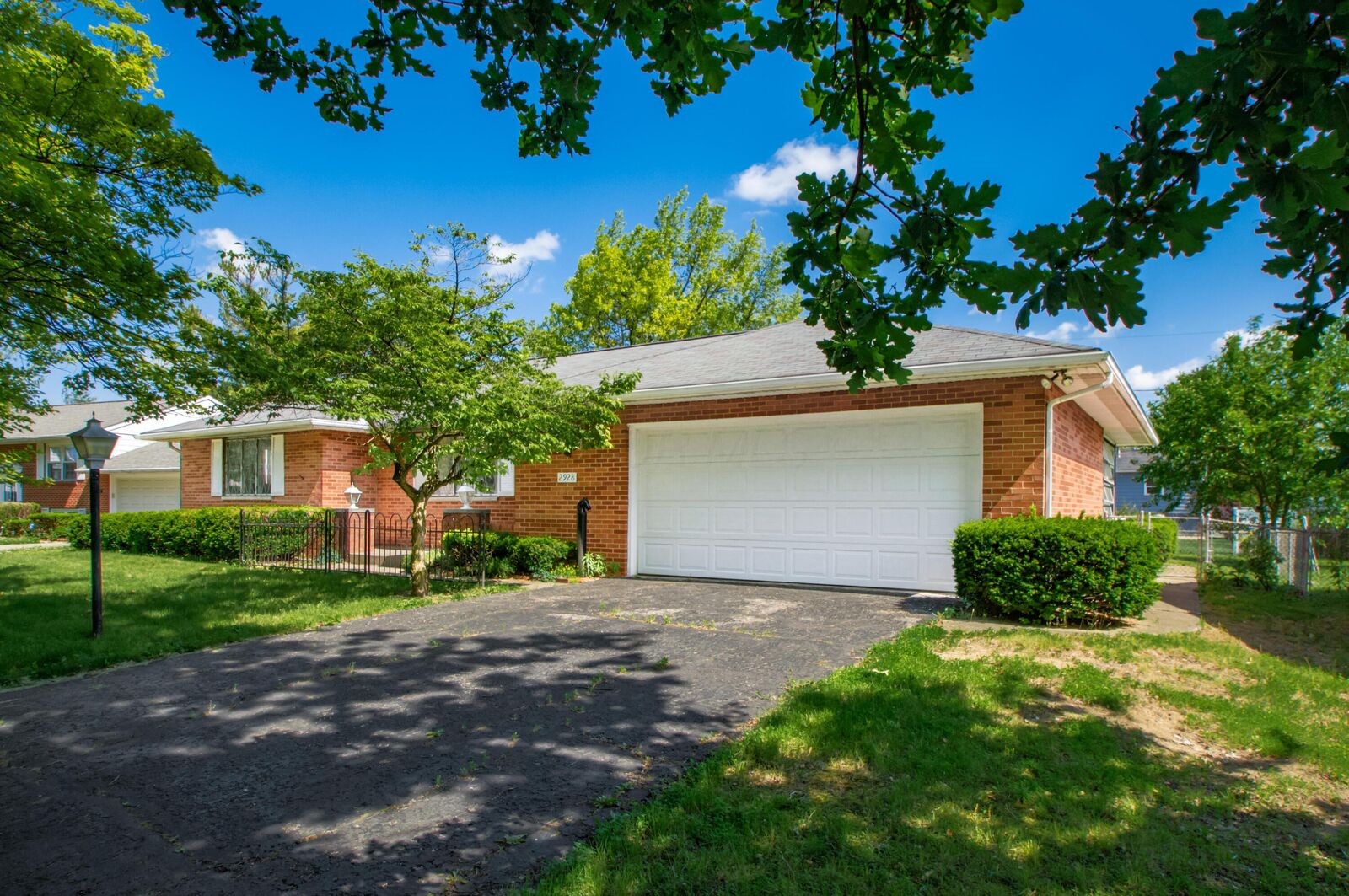 Property Photo: 2928 N Gresham Road OH 43204