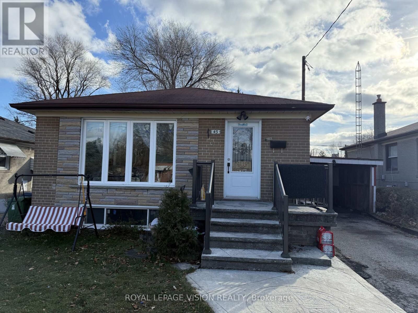 Property Photo:  43 Par Avenue  ON M1G 2G5 