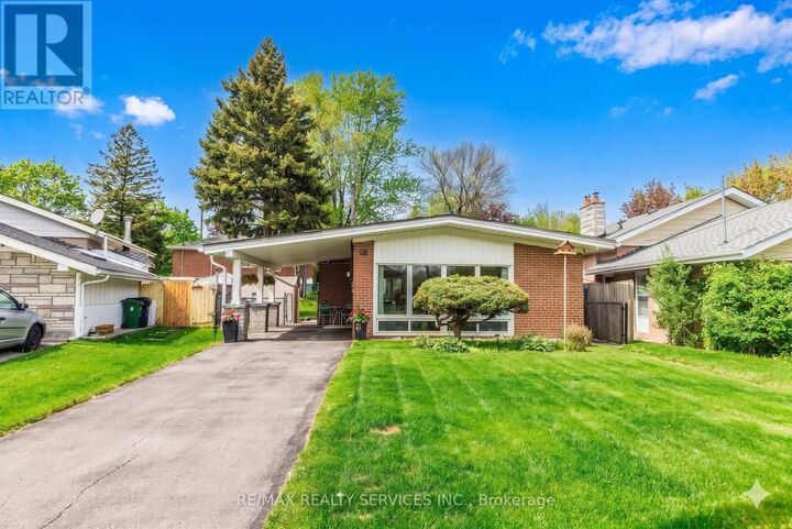 Property Photo:  126 Roebuck Drive  ON M1K 2H8 