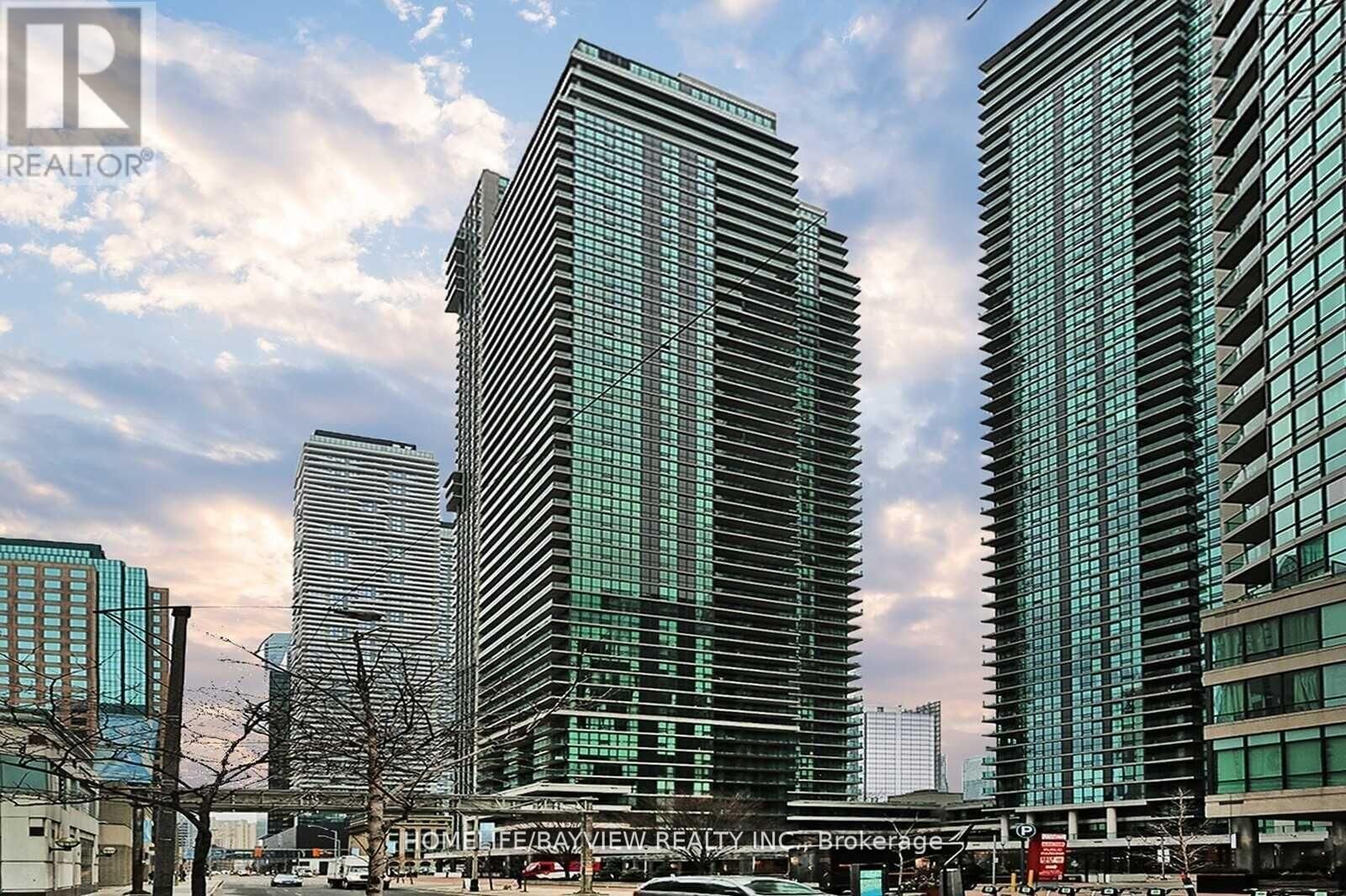 Property Photo:  33 Bay Street 1905  ON M5J 2Z3 