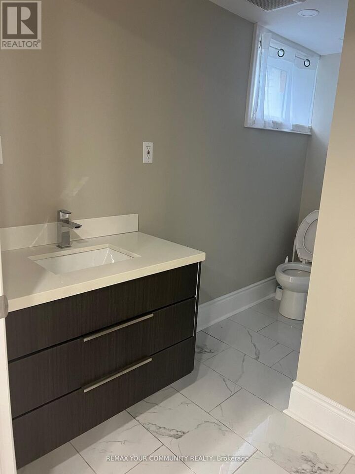 Property Photo:  23 Irwin Avenue  ON L4G 3G1 