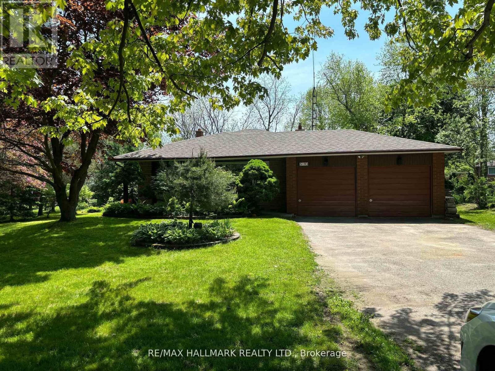 Property Photo: 5193 Aurora Road ON L4A 7X4