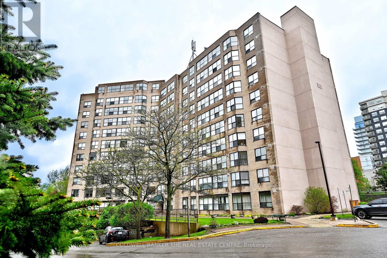 Property Photo: 250 Davis Drive 207 ON L3Y 7T7