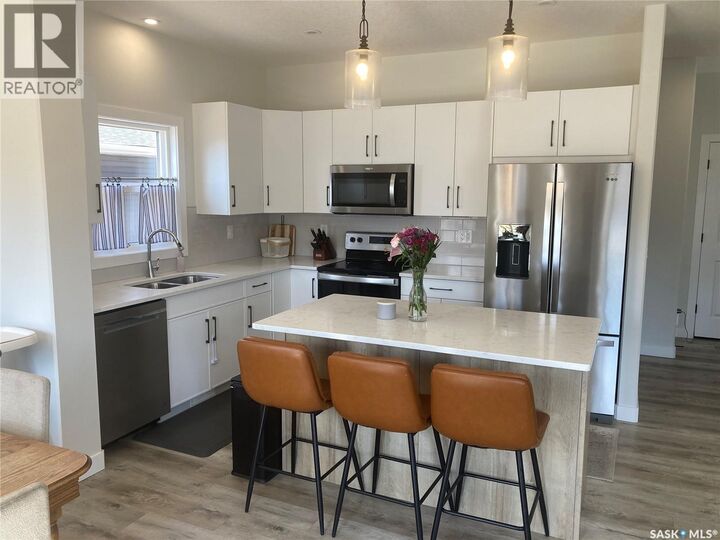 Property Photo:  1312 Parr Hill Drive  SK S0K 2T1 