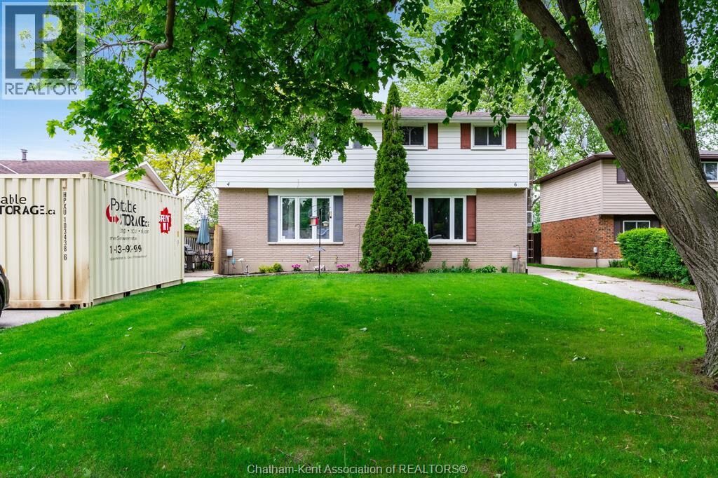 Property Photo:  4 Donalda Drive  ON N7L 4J5 