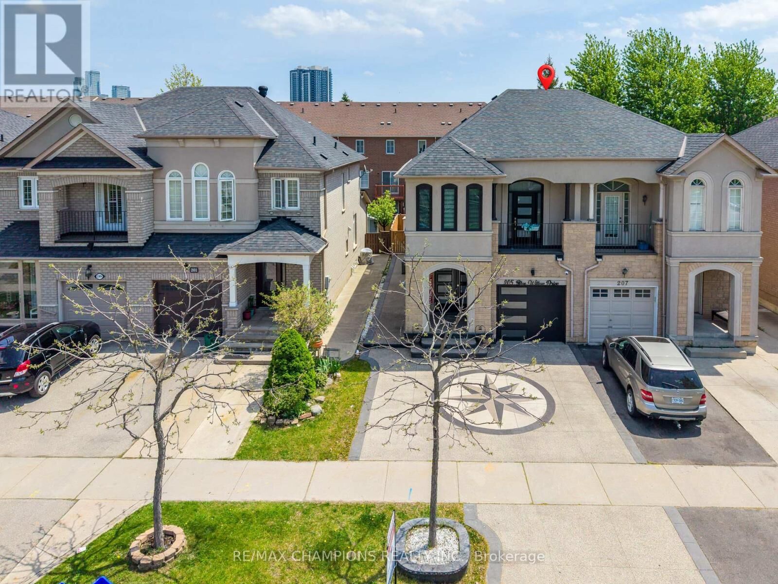 Property Photo:  205 Blue Willow Drive  ON L4L 9E1 