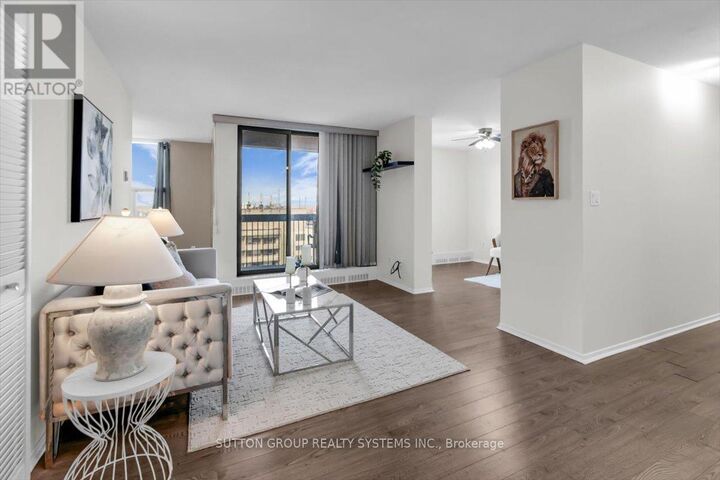 Property Photo:  90 Ling Road Ph109  ON M1E 4Y3 