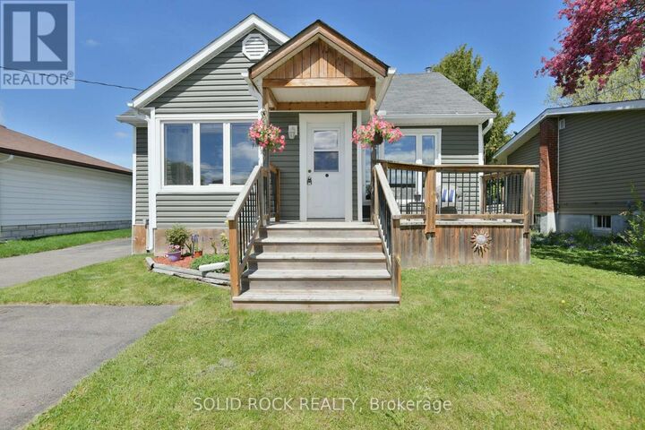 Property Photo:  58 Barnet Boulevard  ON K7V 2M4 