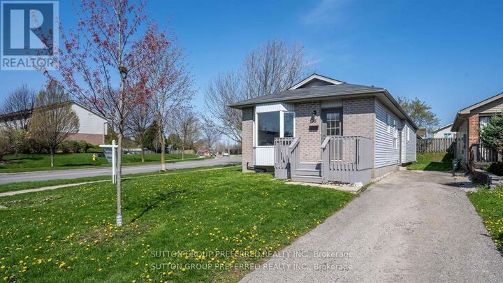 Property Photo:  195 Simpson Crescent  ON N5V 5E1 