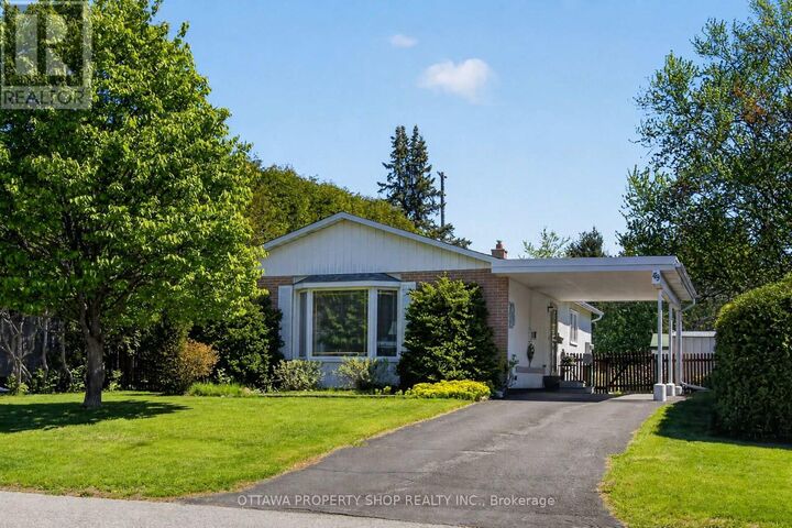 Property Photo:  49 Country Lane  ON K2L 1H9 
