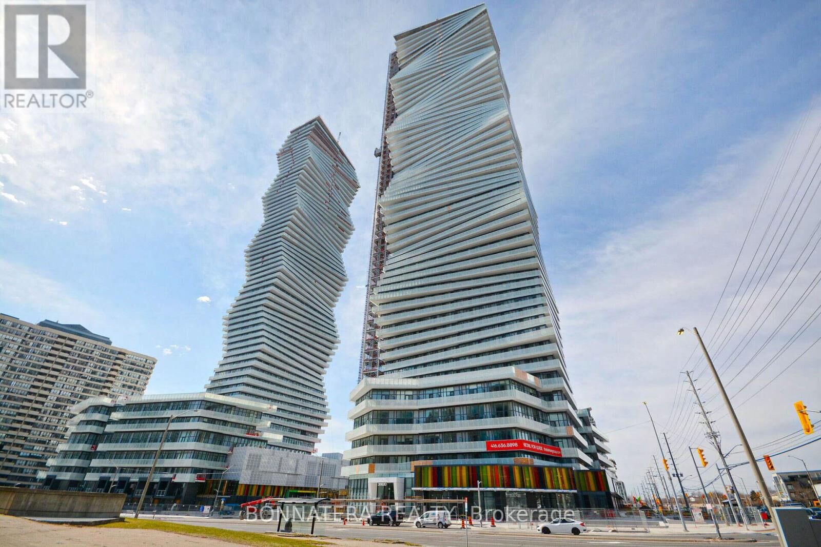 Property Photo:  3900 Confederation Parkway 3904  ON L5B 0M3 