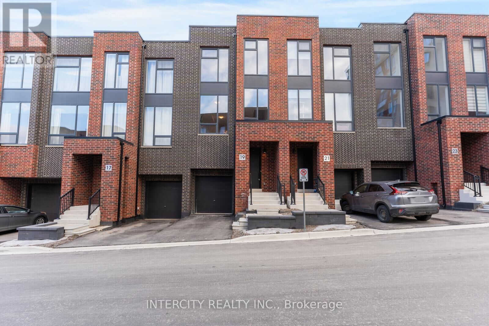 Property Photo:  19 Desiree Place  ON L7E 4L2 