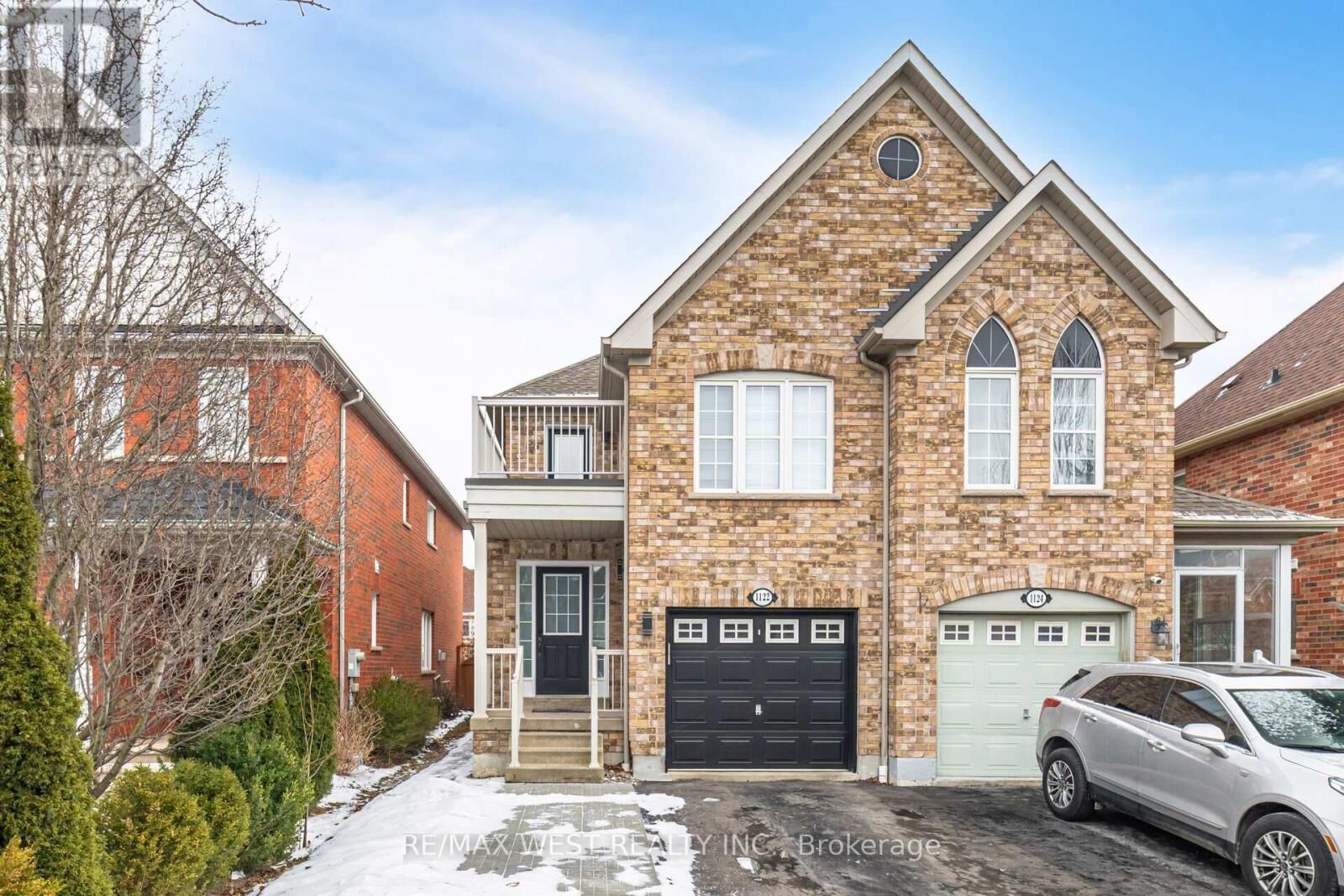 Property Photo: 1122 Hickory Hollow Glen Bsmt ON L5W 1Z8