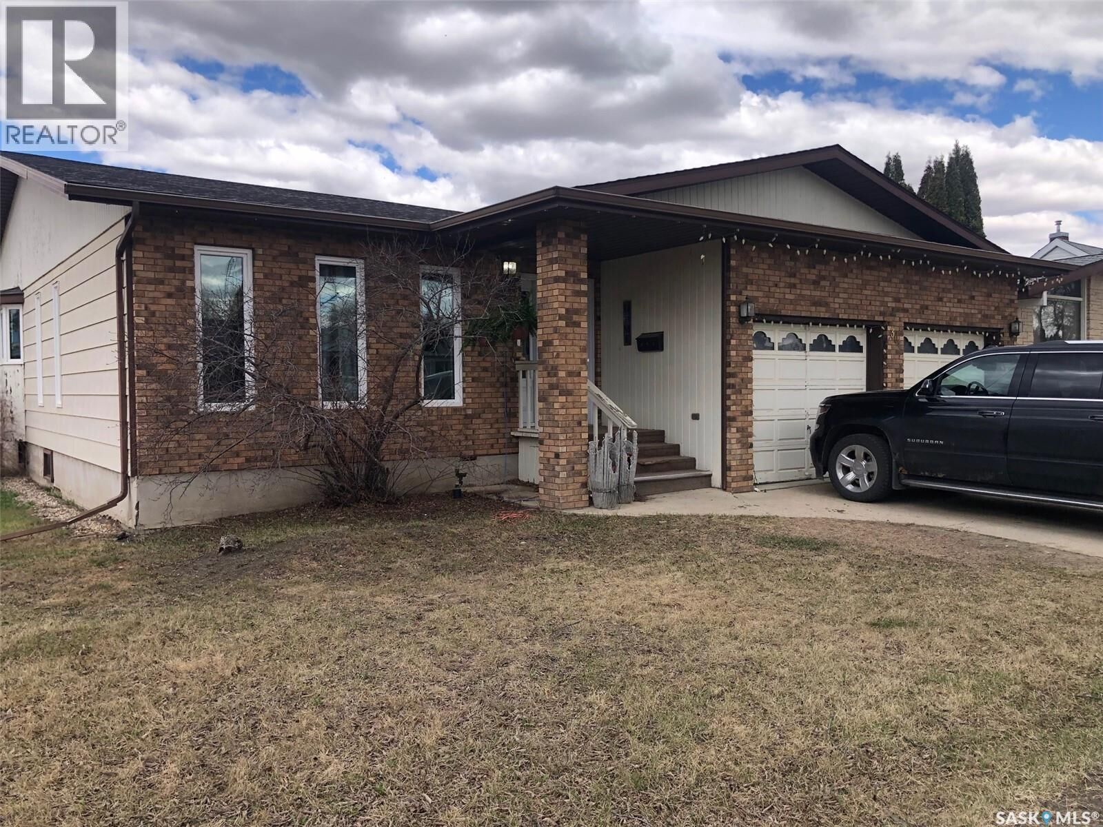 Property Photo:  304 1st Avenue NE  SK S0A 3B0 