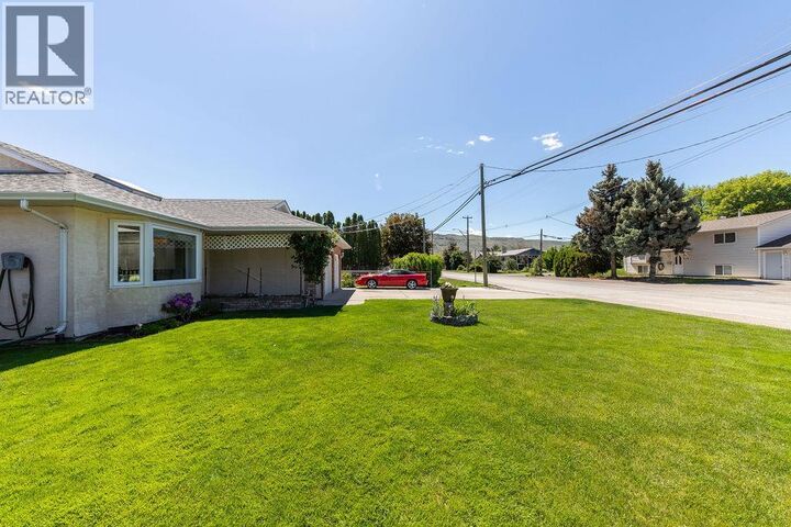Property Photo:  985 Schreiner Street  BC V2B 5W1 