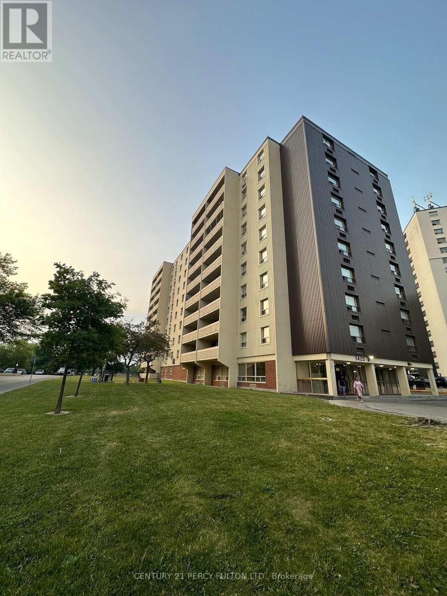 Property Photo:  3420 Eglinton Avenue East 404  ON M1J 2H9 