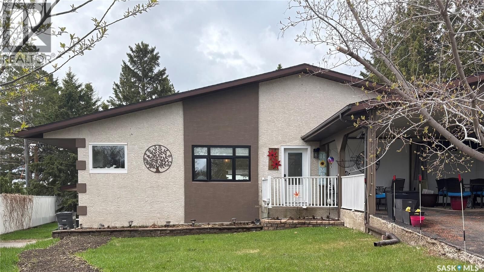 Property Photo:  303 Currie Crescent  SK S0G 4V0 