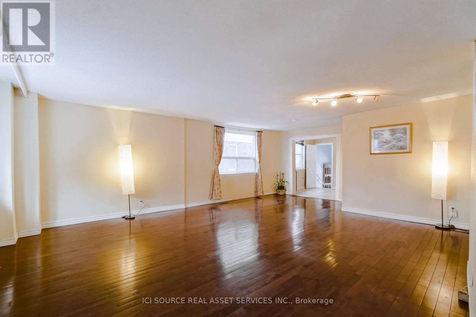 Property Photo: 2609 Kingston Road Main Fl ON M1M 1M1