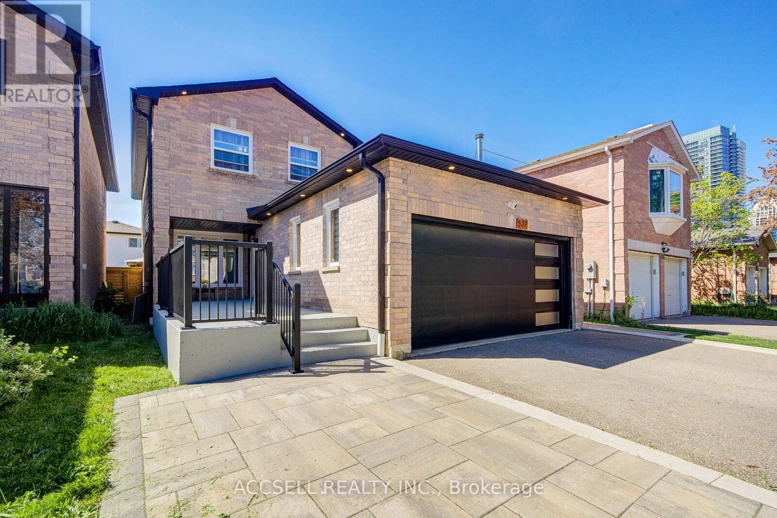 Property Photo:  527 Wallenberg Crescent  ON L5B 3L8 