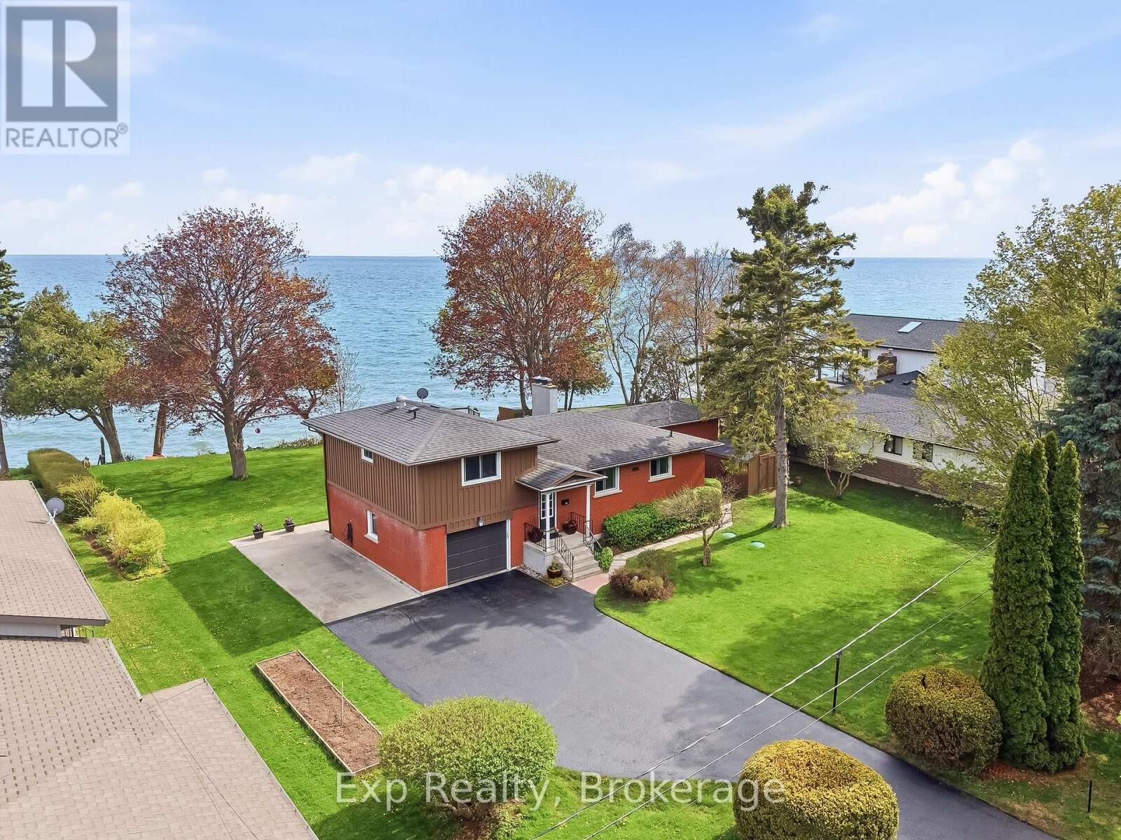 Property Photo: 10 Cedar Lea Street ON K9A 2C6