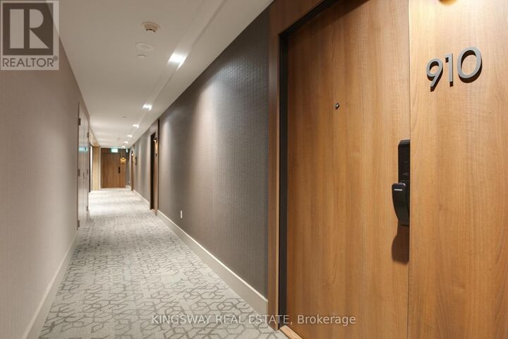 Property Photo:  21 Park Street 910  ON L5G 1L7 