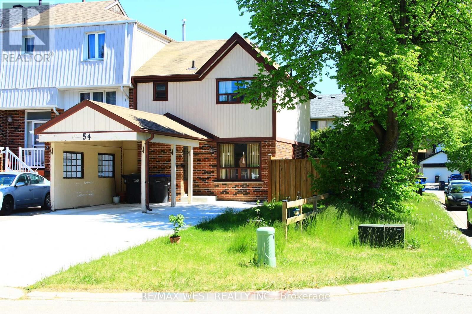 Property Photo:  54 Omega Square West  ON L6Z 1K5 