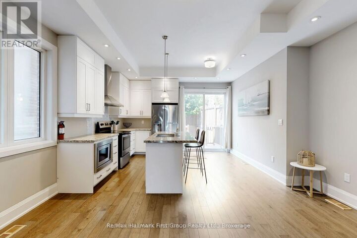 Property Photo:  2 Helen Avenue  ON M6N 2B4 