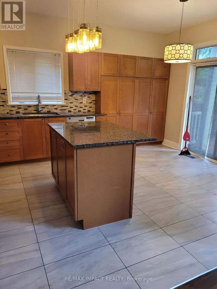 Property Photo:  20 Remembrance Crescent  ON K1G 6N4 