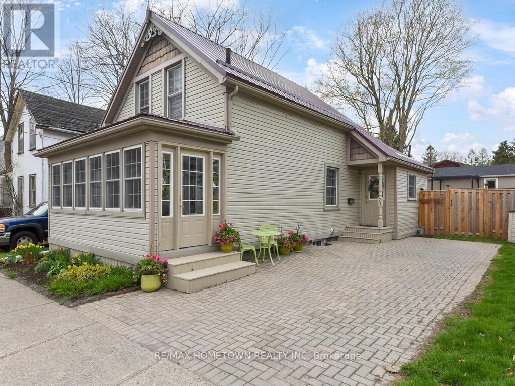 Property Photo:  20 Hartley Street  ON K6V 3N3 