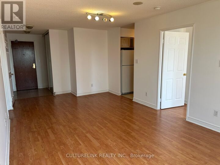 Property Photo:  28 Empress Avenue 1815  ON M2N 6Z7 