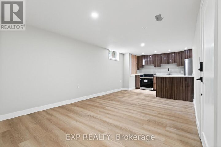 Property Photo:  263 Anne Street North 2  ON L4N 4Y1 
