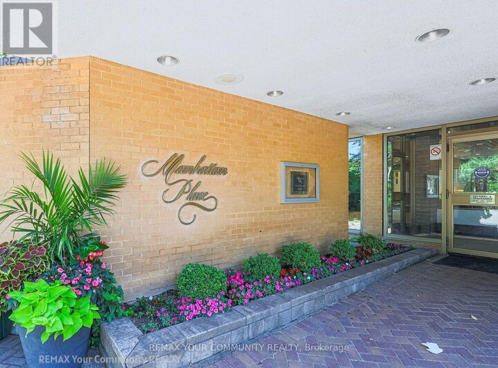 Property Photo:  131 Beecroft Road 1606  ON M2N 6G9 