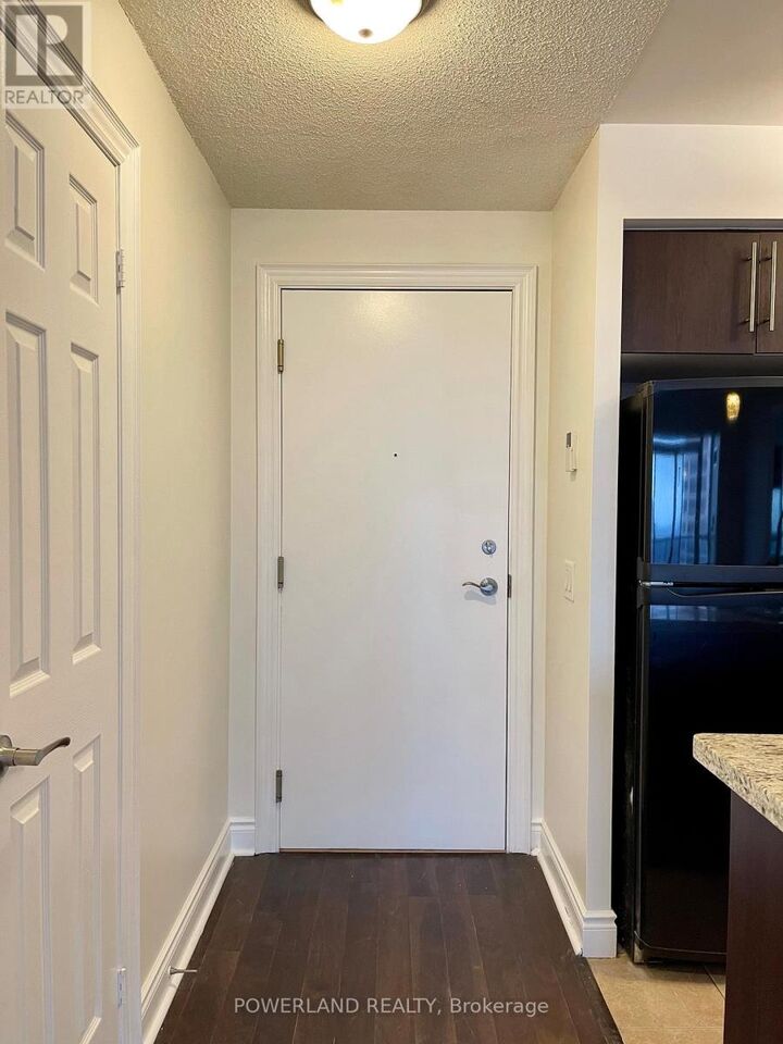 Property Photo:  25 Greenview Avenue 2325  ON M2M 0A5 
