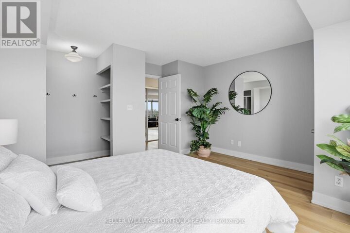 Property Photo:  190 Manitoba Street 802  ON M8Y 3Y8 
